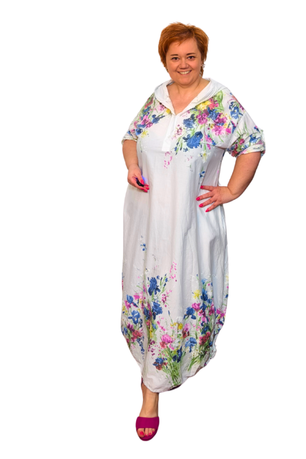 Kvetinové šaty s kapucňou